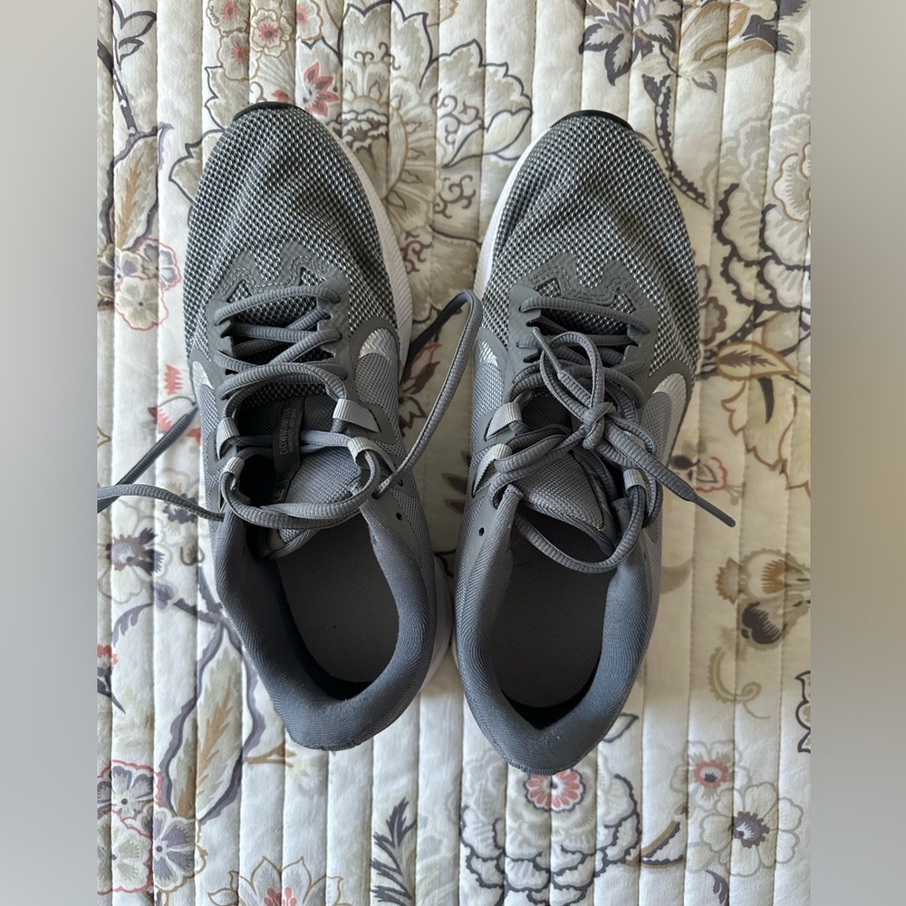 Nikes Downshifter 9